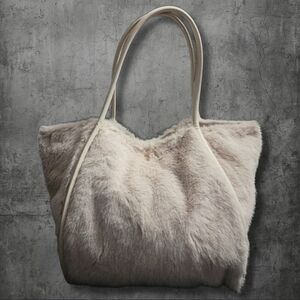 🤍 Victoria’s Secret Faux Fur Tote Bag